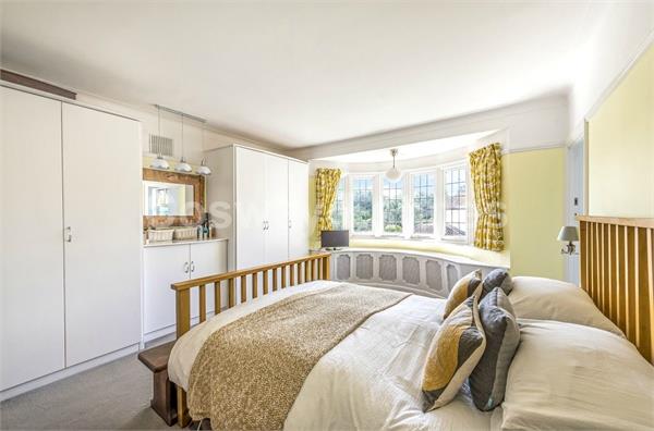 Copthall Drive/Holmdene Avenue, Mill Hill